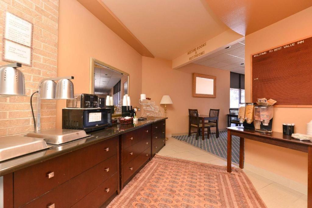 Americas Best Value Inn & Suites ויקטוריה מראה חיצוני תמונה