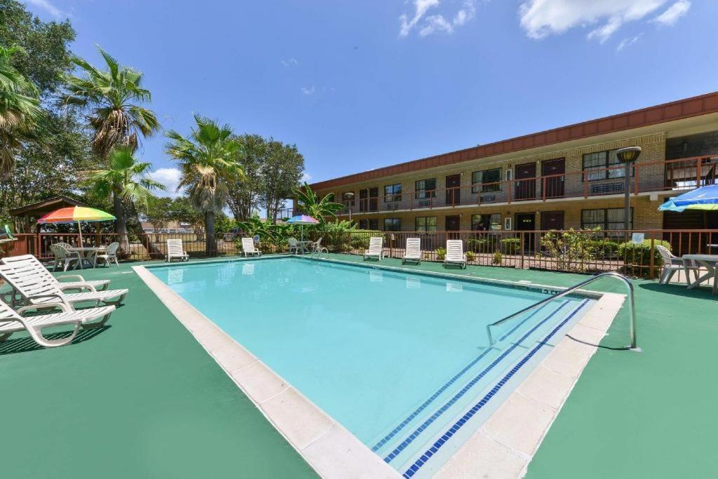 Americas Best Value Inn & Suites ויקטוריה מראה חיצוני תמונה